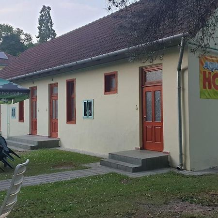 Aqua Hostel Шиофок Экстерьер фото