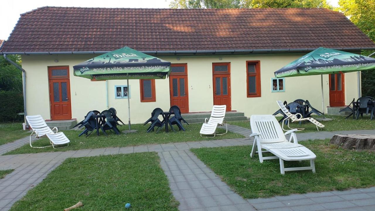 Aqua Hostel Шиофок Экстерьер фото