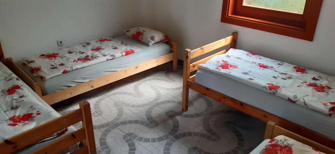 Aqua Hostel Шиофок Экстерьер фото