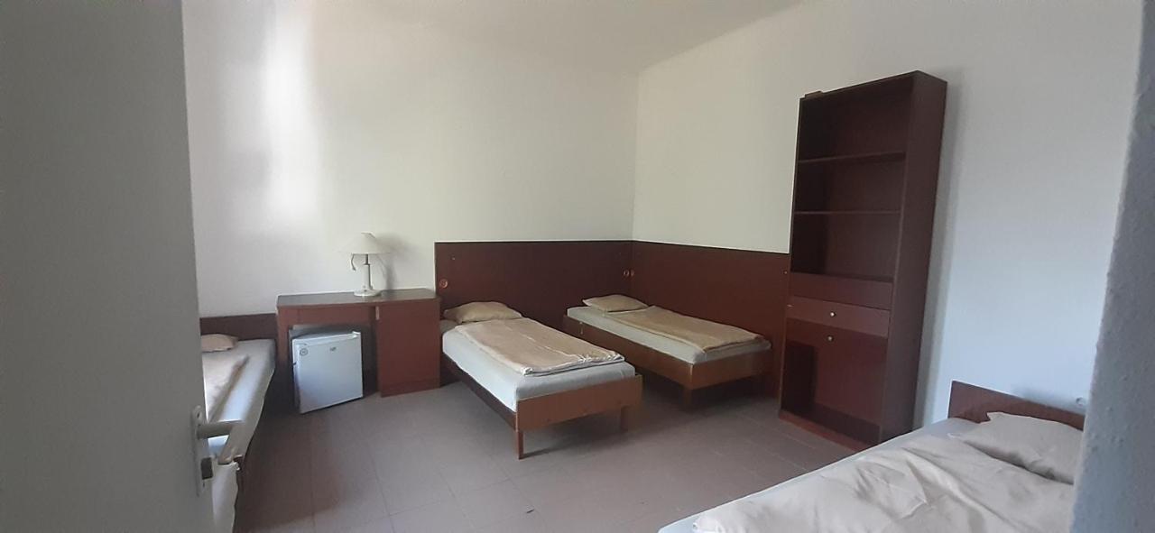 Aqua Hostel Шиофок Экстерьер фото