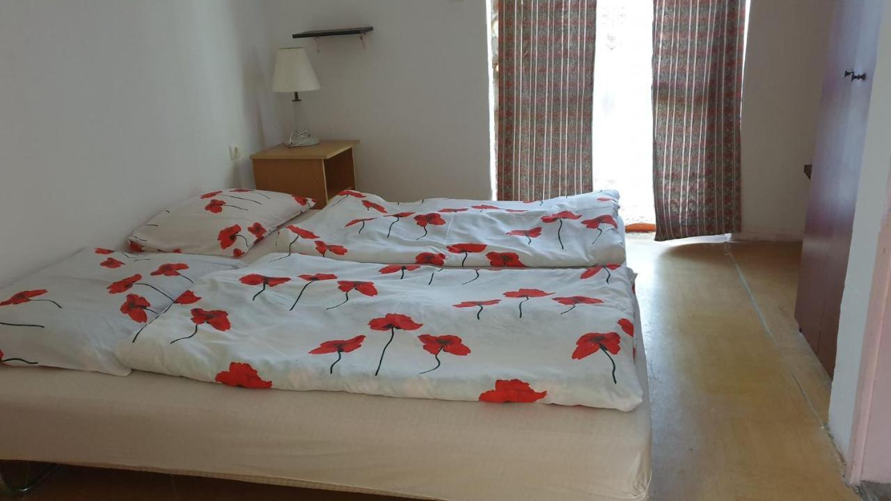 Aqua Hostel Шиофок Экстерьер фото
