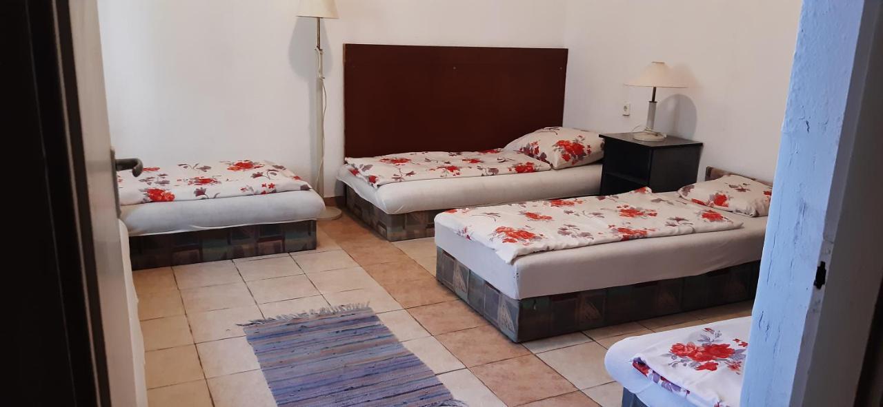 Aqua Hostel Шиофок Экстерьер фото