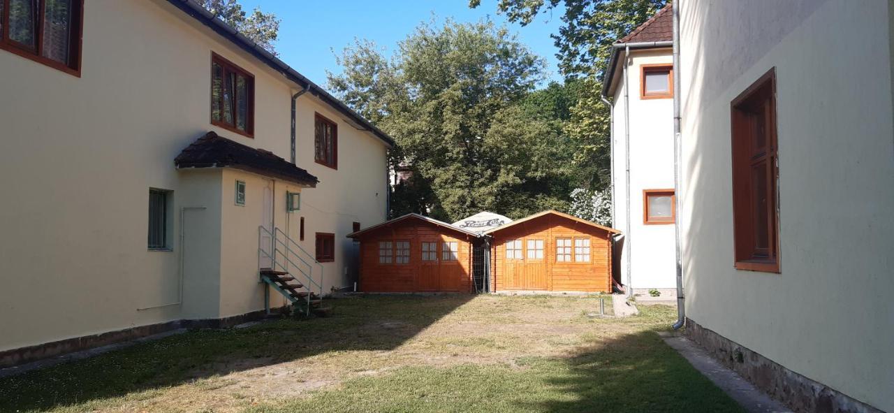 Aqua Hostel Шиофок Экстерьер фото