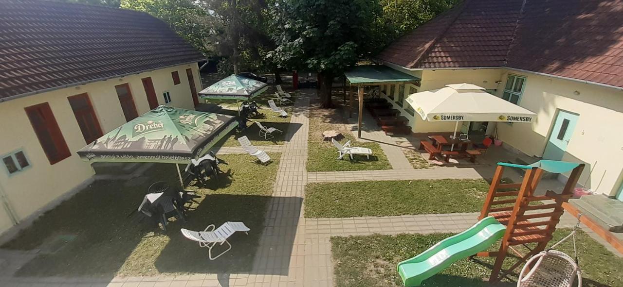 Aqua Hostel Шиофок Экстерьер фото