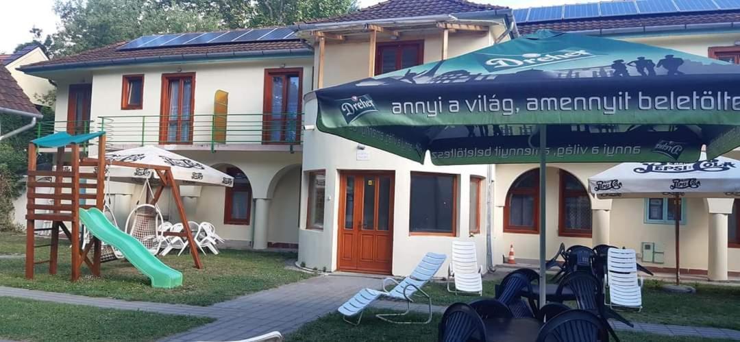 Aqua Hostel Шиофок Экстерьер фото